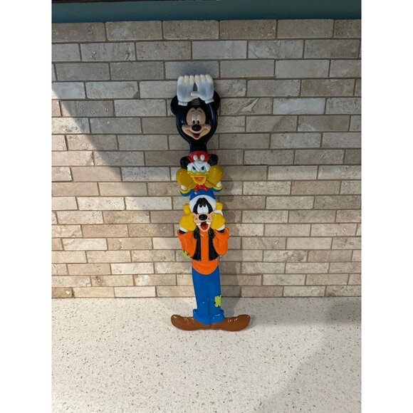 WALT DISNEY WORLD Back Scratcher Mickey Mouse Donald Duck & Goofy 15” - Picture 1 of 3